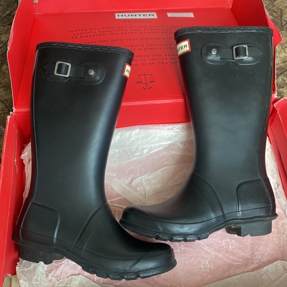 KIDS SIZE 3 HUnter boots, worn 3x times. - Picture 5 of 7